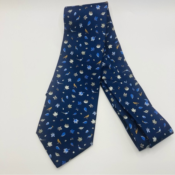 NWT Salvatore Ferragamo blue silk tie with leaf print made in Italy.